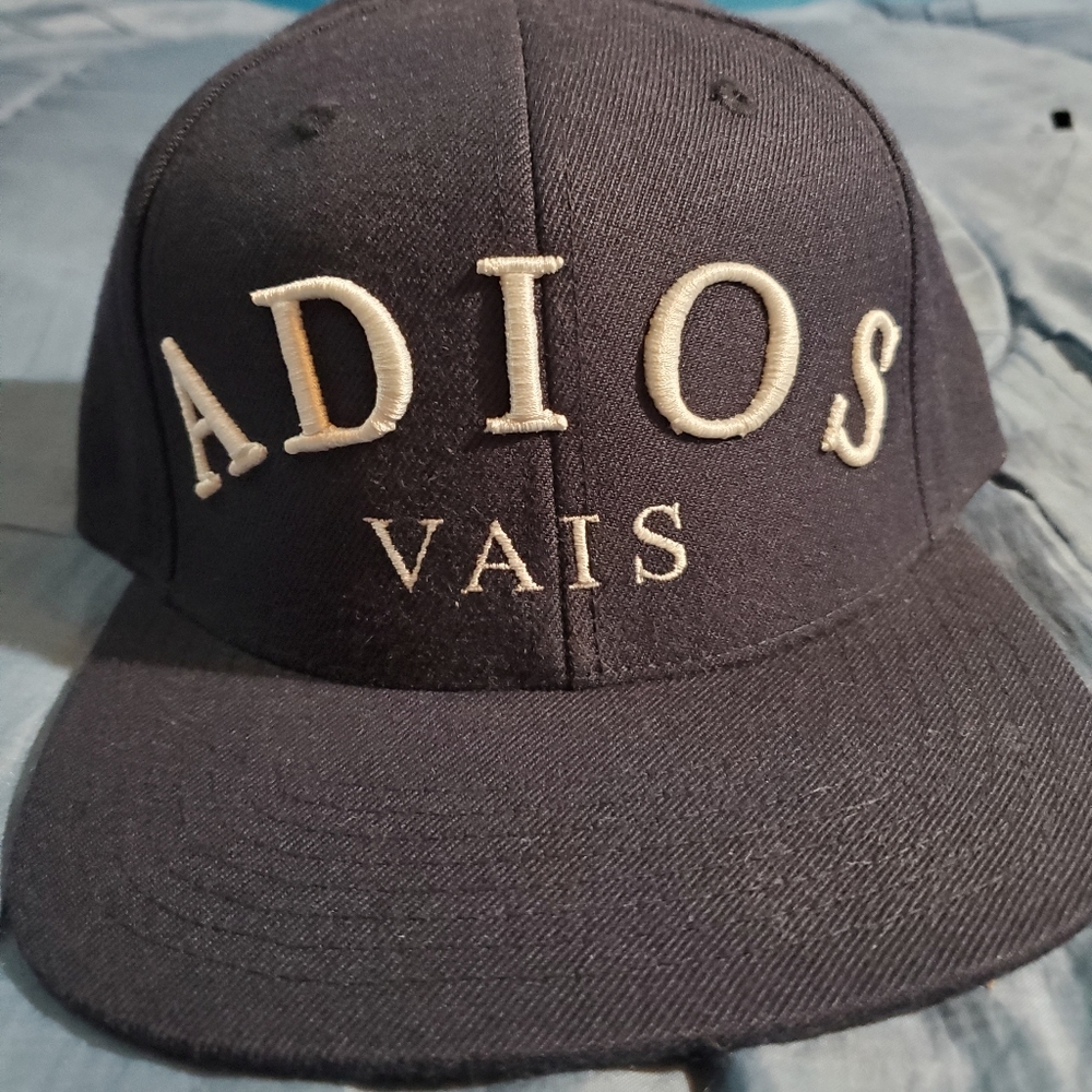Adios vais snapback